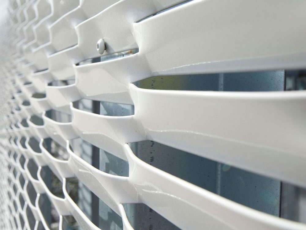 Nachhaltige Streckmetall-Fassade: Langlebiges Material mit ökologischen Vorteilen – ProMetall-Referenz